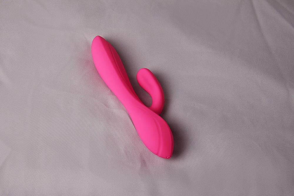 Climax thrills vibrating dildo for elegant, affordable pleasure
